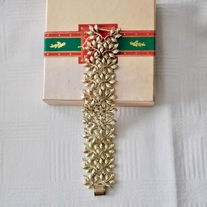 VintaageCORO Gold Tone Twisted Leaf Bracelet